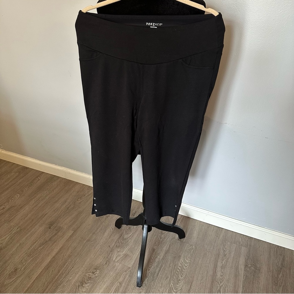 Capri Pants  With cute rhinestones at the hem 🖤🖤🖤NWOT